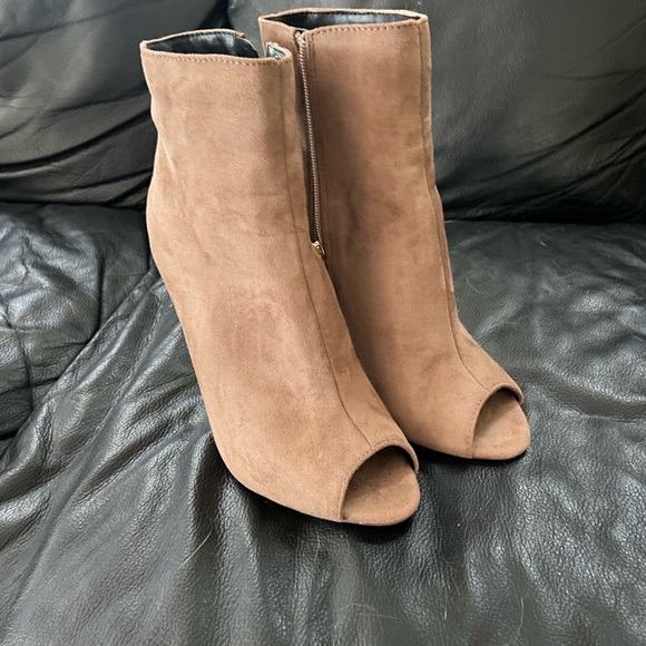 Liliana suede ankle booties - Picture 2 of 6